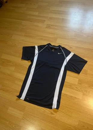 Tee shirt Nike dry fit - M, marca: Nike, estado: Muito bom, tamanho: M, €12.00, €13.30 inclui Proteção do Comprador