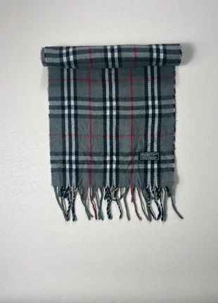 Écharpe Burberry Grise 100% Laine D’agneau, marque: Burberry, état: Très bon état, 39,90 €, 42,60 € Protection acheteurs incluse