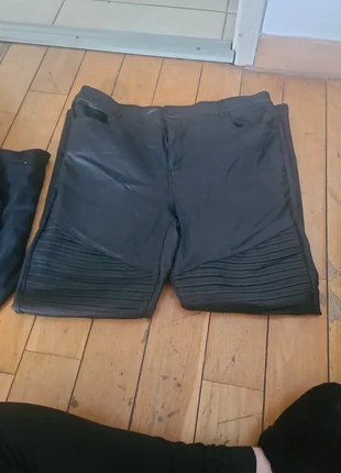 Pantalon similicuir, marke: Vero Moda, zustand: Sehr gut, größe: XXL / 44 / 16, 9,00 €, 10,15 € inklusive Vinted-Käuferschutz