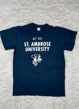 T-shirt universitaire bleu marine avec petite abeille pas contente | Taille : M, marke: Gildan, zustand: Sehr gut, größe: M, 8,90 €, 10,05 € inklusive Vinted-Käuferschutz