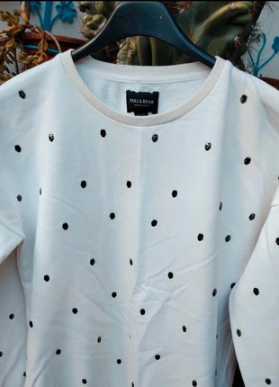 Sudadera con aplicaciones metálicas de calaveras., brand: Pull & Bear, condizioni: Ottime, taglia: M, €3.95, €4.85 include la Protezione acquisti