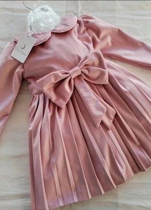 Vestito di velluto made in Italy in promo a €40, marque: Made In Italy, état: Neuf avec étiquette, taille: 4 ans / 104 cm, 40,00 €, 42,70 € Protection acheteurs incluse