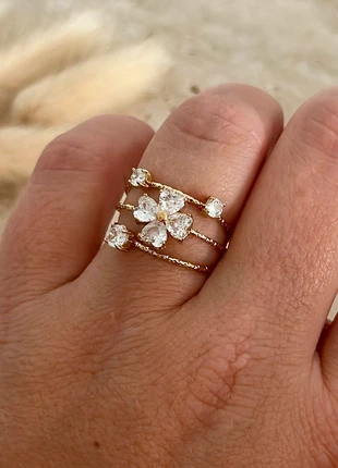 Bague ajustable dorée multirangs acier inoxydable zircons forme trèfle, brand: Boutique Parisienne, condizioni: Ottime, taglia: Regolabile, €24.00, €25.90 include la Protezione acquisti Pro