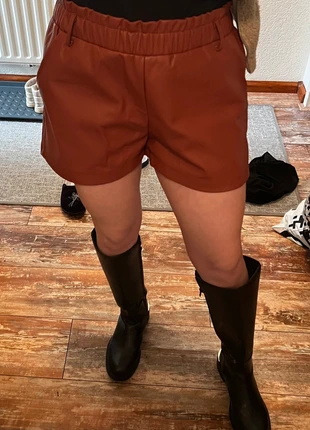 Dames short van imitatieleer, brand: Zara, condizioni: Ottime, taglia: S / IT 40 / EU 36, €8.00, €9.10 include la Protezione acquisti