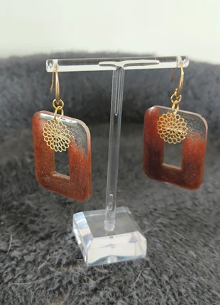 Boucles d'oreilles marron résine et acier inoxydable, marque: aucune, état: Très bon état, 10,00 €, 11,20 € Protection acheteurs incluse