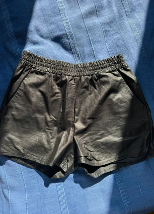 Short Simili Cuir Noir, marque: Vintage Dressing, état: Très bon état, taille: S / 36 / 8, 4,00 €, 4,90 € Protection acheteurs incluse