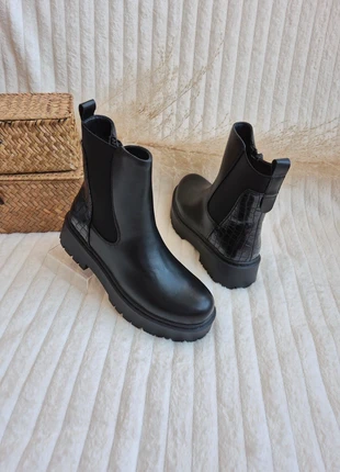 Bottines 39 croco, brand: Boutique Parisienne, condizioni: Ottime, taglia: 39, €35.00, €37.45 include la Protezione acquisti