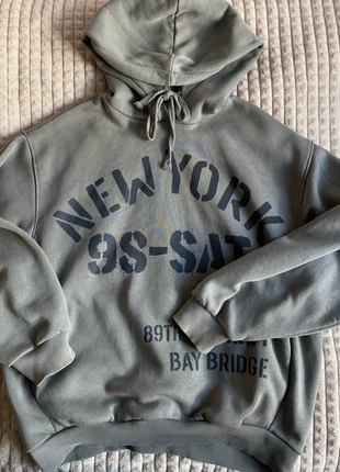 Bershka Brooklyn khaki hoodie, merk: Bershka, staat: Heel goed, maat: M / 38 / 10, € 15,00, € 16,45 inclusief Kopersbescherming