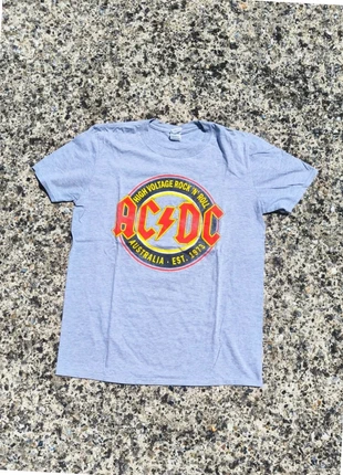 AC/DC Logo Australia Est. 1973 Tshirt - L - Like New, marke: Gildan, zustand: Sehr gut, größe: L, 9,00 €, 10,15 € inklusive Vinted-Käuferschutz