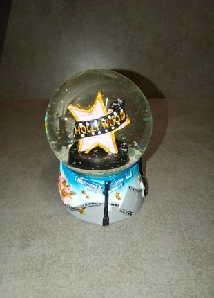 Boule à neige Hollywood, marke: boule a neige, zustand: Sehr gut, 15,00 €, 16,45 € inklusive Vinted-Käuferschutz