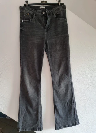 Jean Cache Cache Gris Foncé évasé aux chevilles, marque: Cache Cache, état: Très bon état, taille: L / 40 / 12, 10,00 €, 11,20 € Protection acheteurs incluse