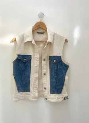 Two-tone denim vest krizia jeans – beige with blue denim pockets size S, merk: Vintage Dressing, staat: Heel goed, maat: S / 36 / 8, € 30,00, € 32,20 inclusief Kopersbescherming