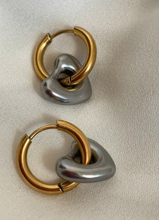 2025 Trendy Two-Tone Silver and gold stainless steel heart hoop earrings, marque: & Other Stories, état: Très bon état, 12,00 €, 13,30 € Protection acheteurs incluse