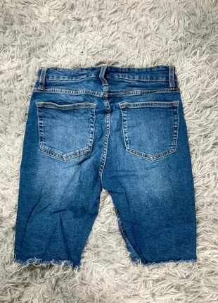 Short en jean No Boundaries bleu moyen effet usé frangé taille 28, merk: Vintage Dressing, staat: Heel goed, maat: W28 | FR 38, € 11,00, € 12,25 inclusief Kopersbescherming Pro