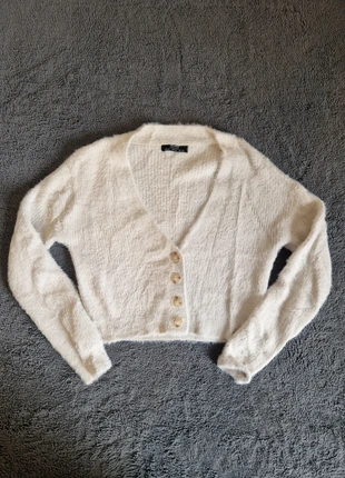Cardigan doux blanc, marque: Bershka, état: Satisfaisant, taille: XS / 34 / 6, 2,50 €, 3,33 € Protection acheteurs incluse