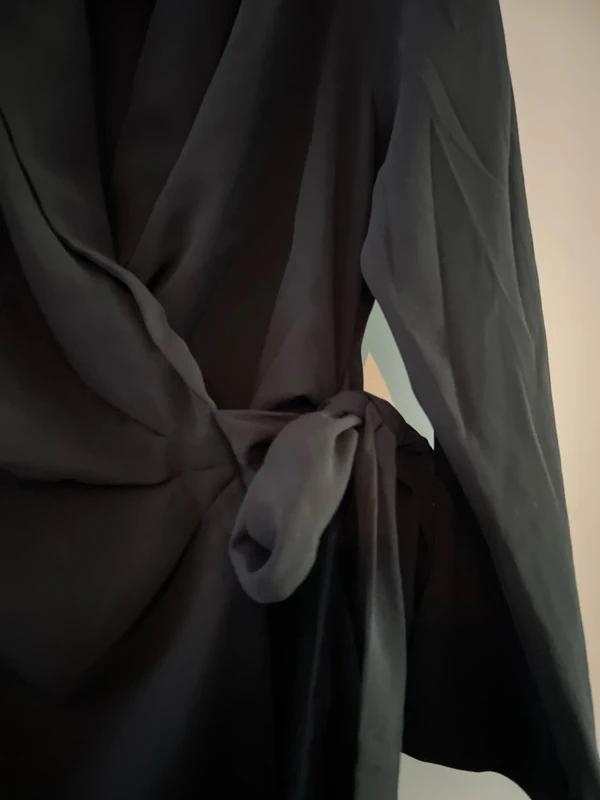 Robe noir h&m neuve taille S - photo numéro 2