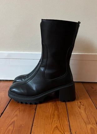 Bottines Noires Épaisses - Semelle Crantée, marque: Shein, état: Neuf sans étiquette, taille: 38, 12,00 €, 13,30 € Protection acheteurs incluse