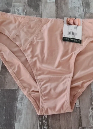 Une culotte femme taille 38/40 sans complexe neuf, merk: Sans Complexe, staat: Nieuw met prijskaartje, maat: M / 38 / 10, € 3,00, € 3,85 inclusief Kopersbescherming