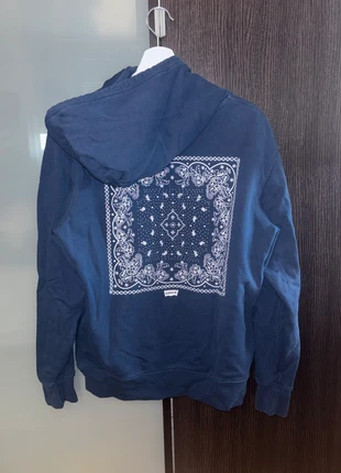 Sweat Levi’s floral à capuche – Look streetwear et confort assuré ! 🌸, marca: Coton, estado: Bueno, tamaño: M / 38 / 10, 34,99 €, 37,44 € Protección al comprador incluida