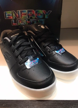 Skechers sneakers donna/bimbi con memory foam bellissime( led nella suola non accendono), marca: Skechers, estado: Novo com etiquetas, tamanho: 36, €37.00, €39.55 inclui Proteção do Comprador