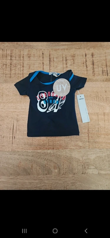 Tee shirt neuf anti uv bébé garçon 3 mois ( valeur neuve 29e)