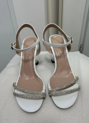 Sandales à talons blanches élégantes 39 strass paillettes, marque: Luxe, état: Très bon état, taille: 39, 20,00 €, 21,70 € Protection acheteurs (Pro) incluse