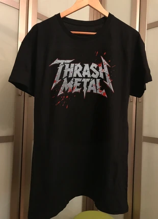 Thrash metal men black t-shirt logo, merk: thrameta, staat: Heel goed, maat: L, € 11,95, € 13,25 inclusief Kopersbescherming Pro