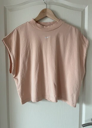 Nike beige boxy t-shirt with cap sleeves S, marque: Nike, état: Très bon état, taille: S / 36 / 8, 16,00 €, 17,50 € Protection acheteurs incluse