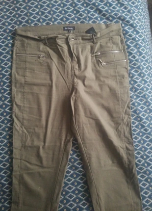 Pantalon kaki, merk: M&S Mode, staat: Heel goed, maat: XXL / 44 / 16, € 4,00, € 4,90 inclusief Kopersbescherming