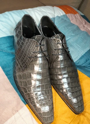 Scarpa francesina da collezione. Pelle coccodrillo - prezzo listino 2980€, marque: Mauro Volponi, état: Neuf avec étiquette, taille: 40, 570,00 €, 581,40 € Protection acheteurs incluse