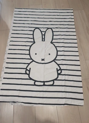 Housse de couette miffy et taie d'oreiller/ blanc et noir/ très bon état, marque: Miffy, état: Très bon état, taille: Simple (135-150 cm x 200-220 cm), 10,00 €, 11,20 € Protection acheteurs incluse