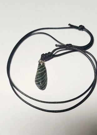 Pendentif avec pierre séraphinite et cordon réglable., marca: Naturel, estado: Muy bueno, 6,00 €, 7,00 € Protección al comprador incluida