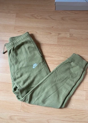 Jogging Nike, marque: Nike, état: Très bon état, taille: M, 20,00 €, 21,70 € Protection acheteurs incluse