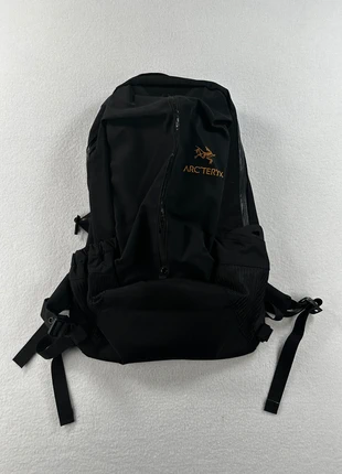 Sac à dos backpack Arcteryx Arro 22 noir black logo or doré randonnée Y2k gorpore vintage, brand: Arc'teryx, condition: Very good, €99.00, €104.65 includes Buyer Protection