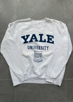 Sudadera blanca YALE University white sweatshirt, merk: Stradivarius, staat: Heel goed, maat: M / 38 / 10, € 7,89, € 8,98 inclusief Kopersbescherming