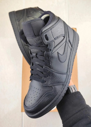 Baskets Sneackers Jordan 1 Mid << Triple Black 2022 >> Taille 41, marque: Jordan, état: Très bon état, taille: 41, 65,00 €, 68,95 € Protection acheteurs (Pro) incluse