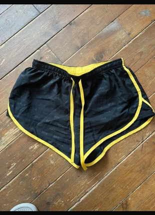 Short de Sport Undiz Noir et Jaune - Taille 34 (XS), marke: Undiz, zustand: Sehr gut, größe: XS / 34 / 6, 2,00 €, 2,80 € inklusive Vinted-Käuferschutz