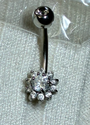 Navelpiercing, staat: Heel goed, € 2,50, € 3,33 inclusief Kopersbescherming