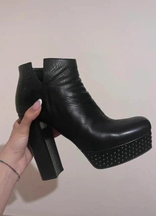 Scarpe nere eleganti con tacco e plateau e borchie fall winter 2024 glamour di tendenza, marque: Lorenzo Mari, état: Très bon état, taille: 41, 19,99 €, 21,69 € Protection acheteurs incluse