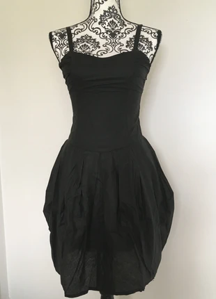 Robe noire à bretelles, marke: Via28, zustand: Sehr gut, größe: XS / 34 / 6, 3,00 €, 3,85 € inklusive Vinted-Käuferschutz