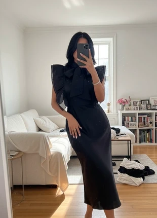 Robe noire satinée à grand nœud et volants, marca: Vintage Dressing, estado: Muito bom, tamanho: S / 36 / 8, €43.90, €46.80 inclui Proteção do Comprador