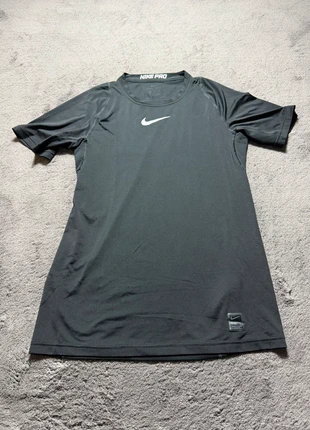 Teeshirt noir Nike Pro | Taille M, brand: Nike, condition: Very good, size: M / 38 / 10, €10.00, €11.20 includes Buyer Protection Pro