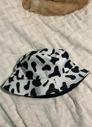 Bob réversible noir et vache, brand: Shein, condition: Very good, size: M, €3.00, €3.85 includes Buyer Protection