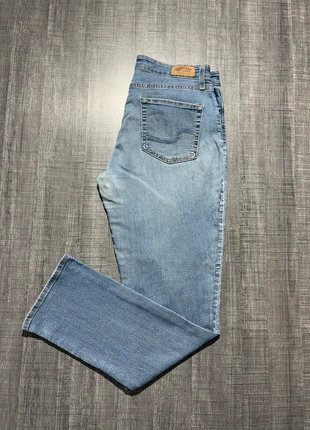 Jeans/ pantalon levi’s femme coupe droite straight - bleue claire - taille 42FR/ 14UK / 34US /XL, marke: Levi's, zustand: Sehr gut, größe: XL / 42 / 14, 16,00 €, 17,50 € inklusive Vinted-Käuferschutz