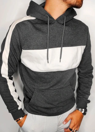 Sweat à capuche gris foncé à rayures blanche H&M T.XS, marque: H&M, état: Très bon état, taille: XS, 12,00 €, 13,30 € Protection acheteurs (Pro) incluse