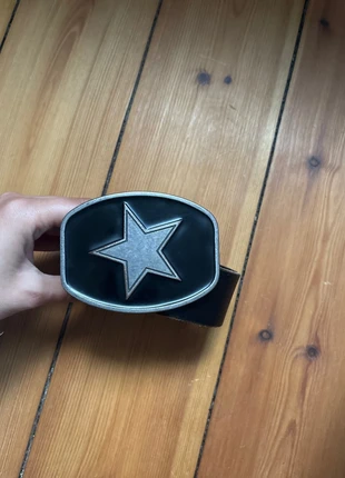 River Island Gürtel mit Sternschnalle, merk: River Island, staat: Heel goed, maat: 100 cm, € 12,00, € 13,30 inclusief Kopersbescherming