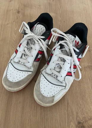 adidas forum low taille 41 1/3, merk: adidas, staat: Goed, maat: 41, € 10,00, € 11,20 inclusief Kopersbescherming