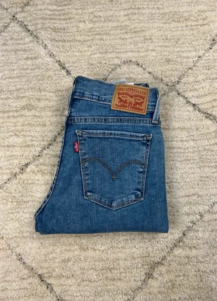 Jean Levi’s Femme Bleu W26 L30 | 710 Super Skinny | Taille 36 | Très Bon État | LLP114, marke: Levi's, zustand: Sehr gut, größe: S / 36 / 8, 17,10 €, 18,66 € beinhaltet Vinted-Käuferschutz Pro