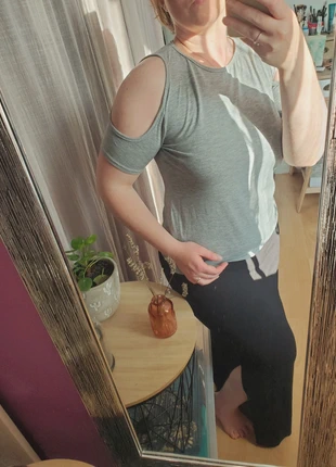 T shirt gris épaules denudées, brand: Boohoo, condition: Very good, size: M / 38 / 10, €5.00, €5.95 includes Buyer Protection