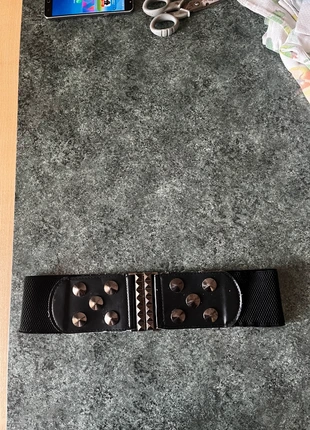 Cintura elastica con borchie, état: Bon état, taille: 75 cm, 1,50 €, 2,28 € Protection acheteurs incluse